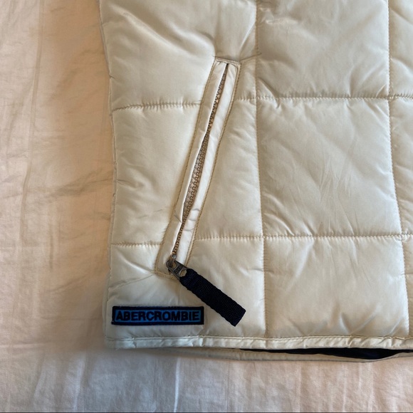 Abercrombie White Puffer Vest - Picture 3 of 5